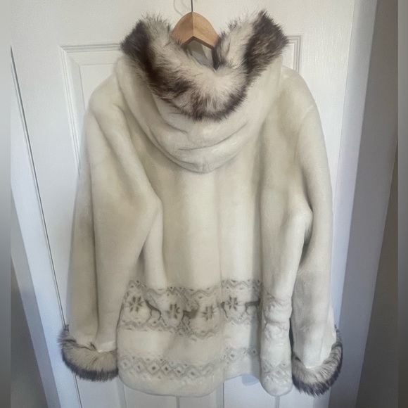 Faux fur coat - Picture 3 of 8